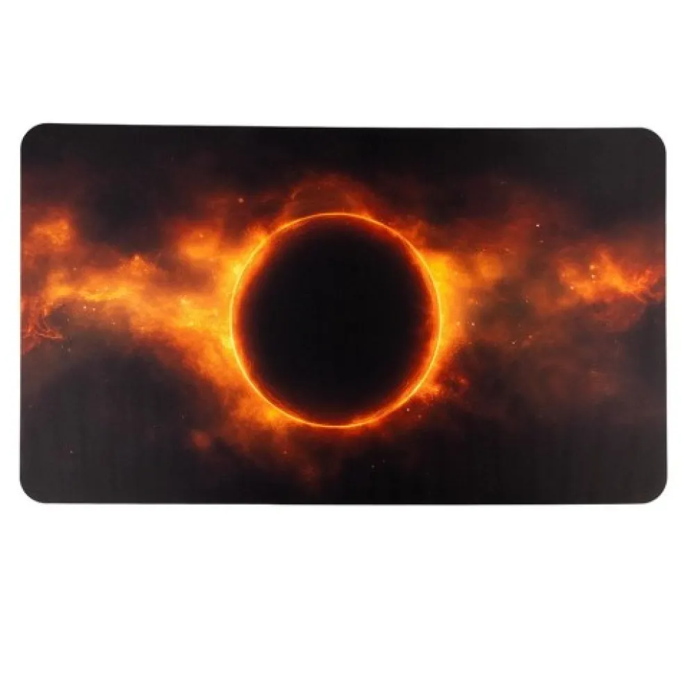 Gumowa mata do gier karcianych: 24"x14" / 61x35,5 cm - Płonąca planeta