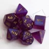 Kości Chessex - zestaw 7 kostek Borealis Royal Purple/gold (święcące w ciemnościach)