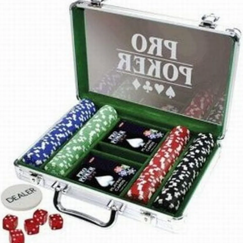 Poker Deluxe 200 - żetony i karty do pokera